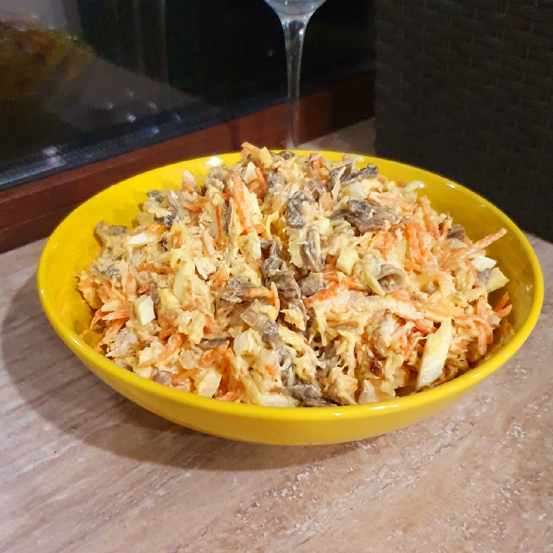 Салат с курицей, грибами и морковкой по-корейски