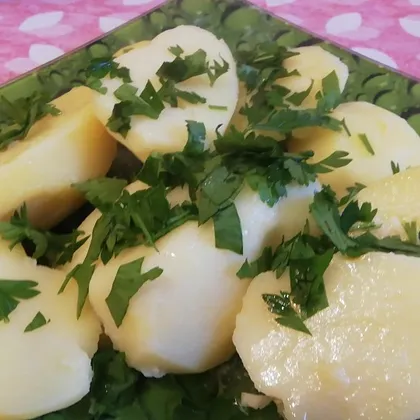 Картошка отварная с маслом и зеленью