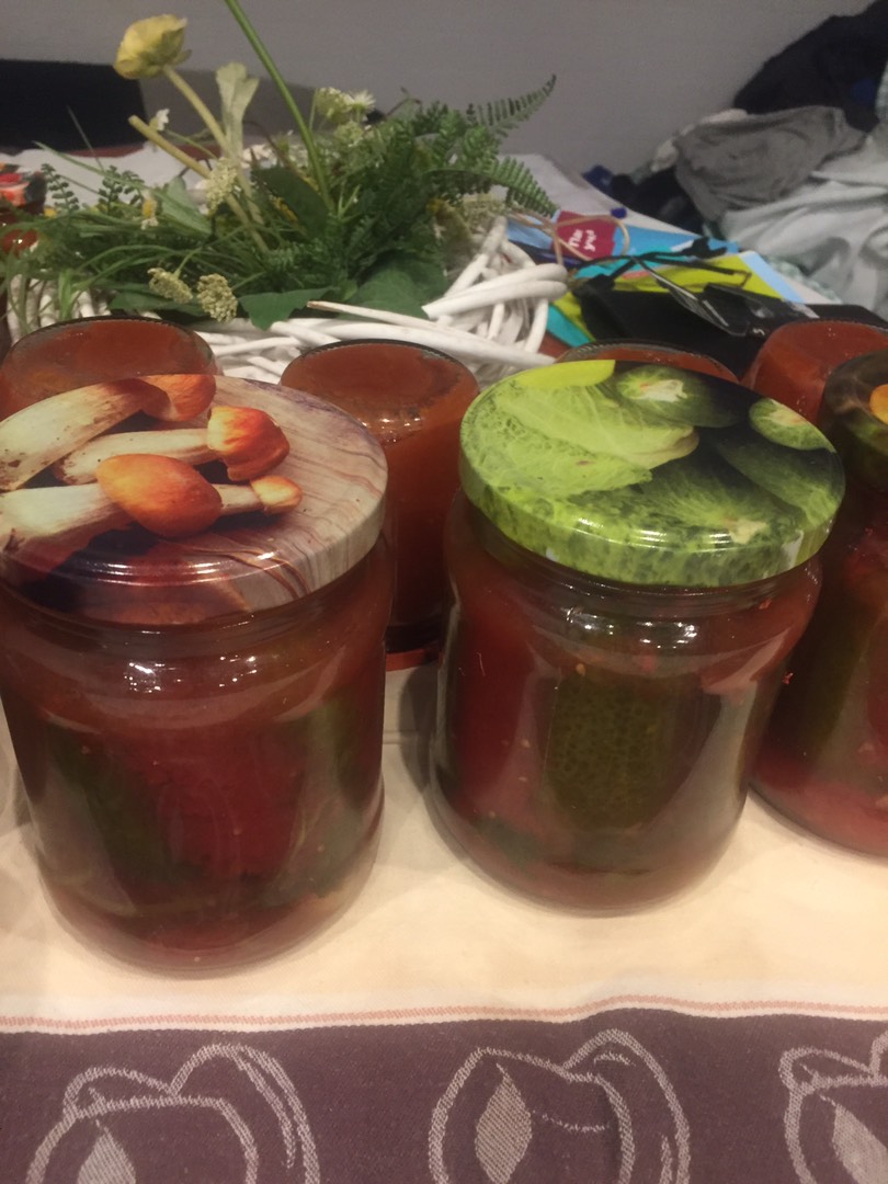 Огурцы консервированные в томатном соке