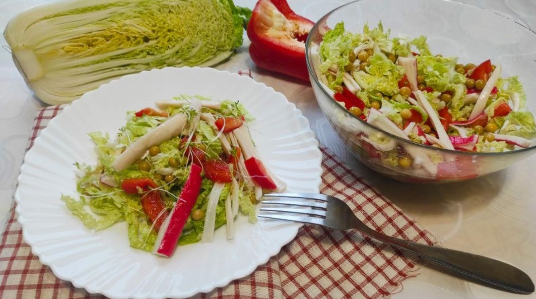 Салат из пекинской капусты и крабовых палочек: без варки ингредиентов за 10 минут