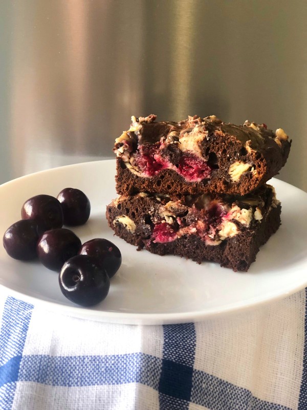 Брауни с вишней в шоколаде 🍒🍫 Рецепт насыщенного шоколадного брауни.. | Я - ТОРТодел! | VK