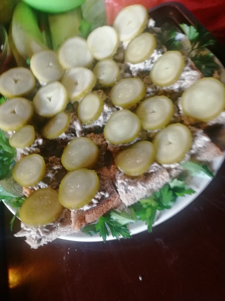 Закуска из шпротов с огурчиком