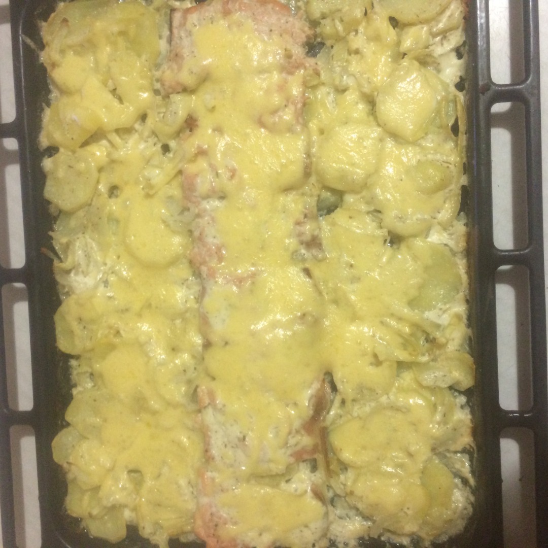 Горбуша с картофелем и сыром