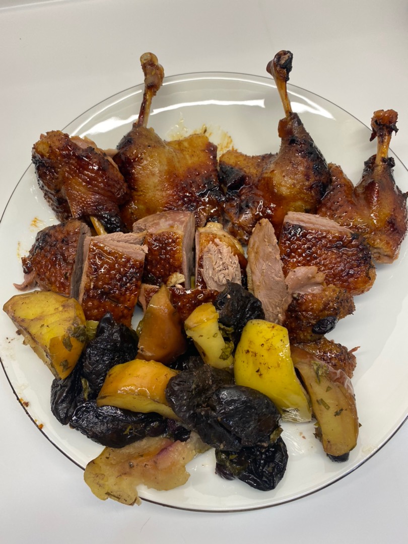 Праздничная утка с курагой и черносливом – пошаговый рецепт приготовления с фото