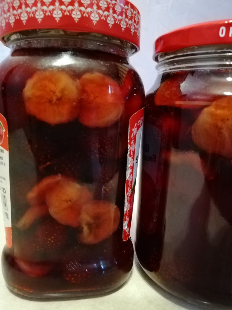 Клубничное варенье с бананами