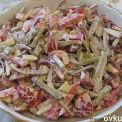 Салат с говядиной и овощами