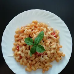 Паста с томатами черри и базиликом🍅🍜😍