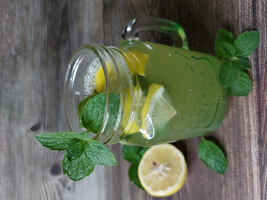 15 рецептов домашнего лимонада, который вкуснее магазинного - Лайфхакер