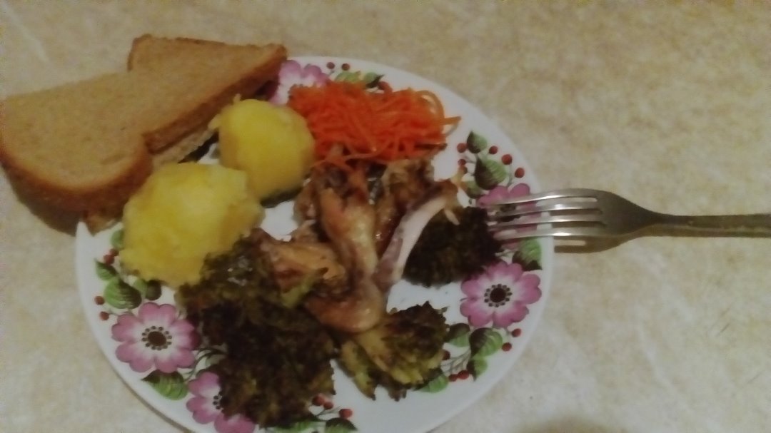 Куриные крылышки запеченные с брокколи