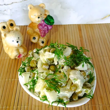 Салат картофельный с консервированным зелëным горошком
