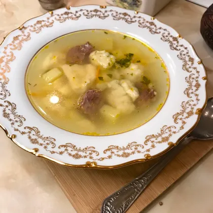 Суп с клецками на говяжьем бульоне