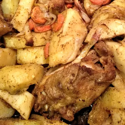 Куриные бедрышки с картофелем в духовке