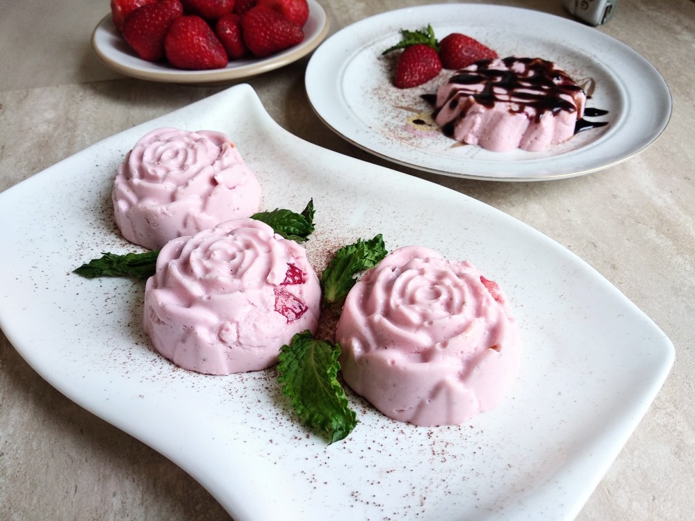 Клубнично-творожный десерт - желе