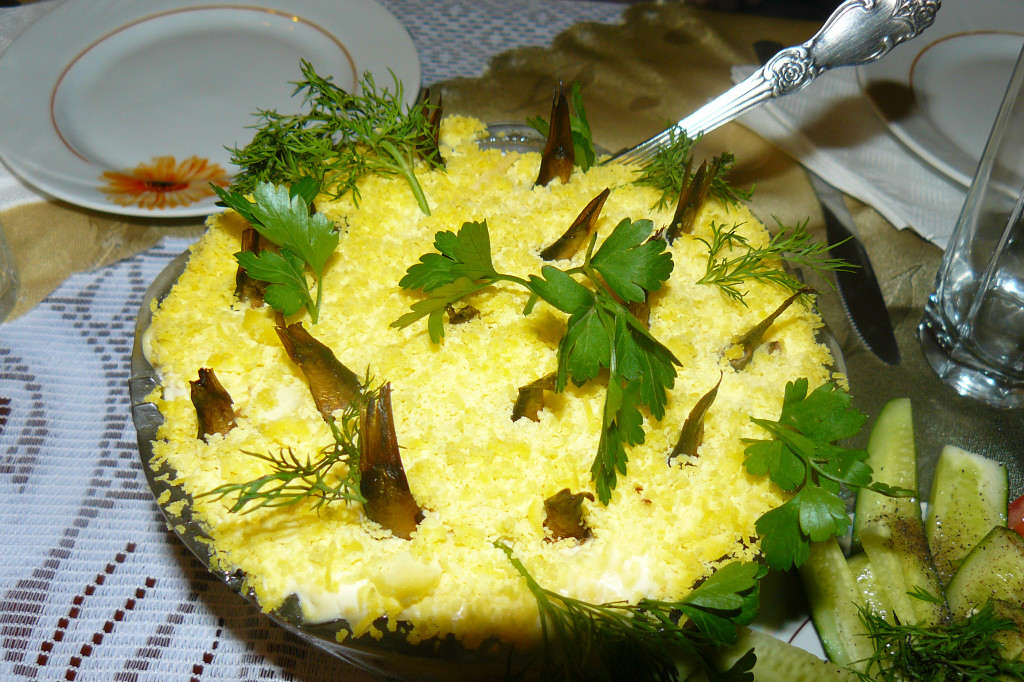 Салат "Рыбки в пруду"