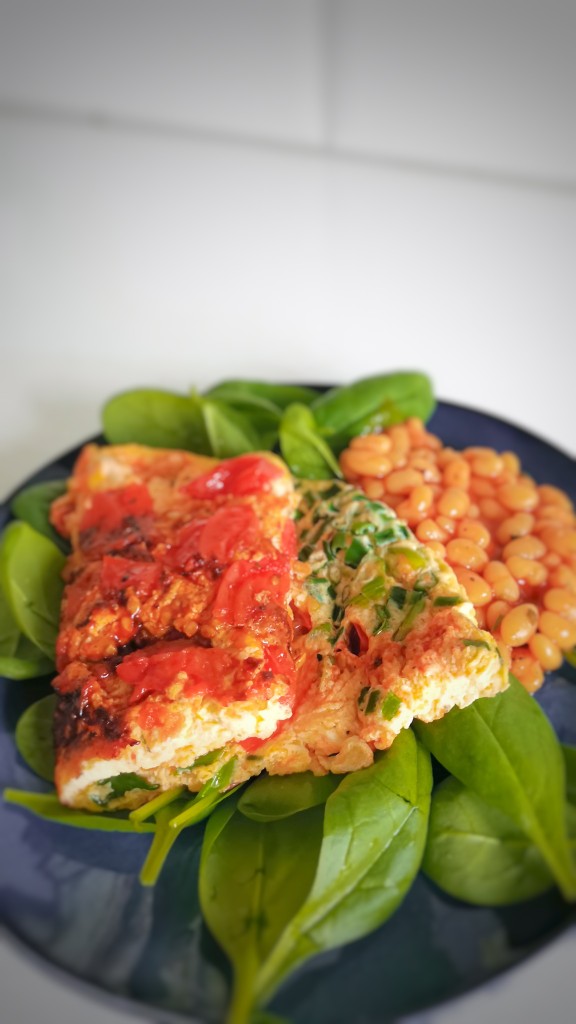 Омлет с помидорами