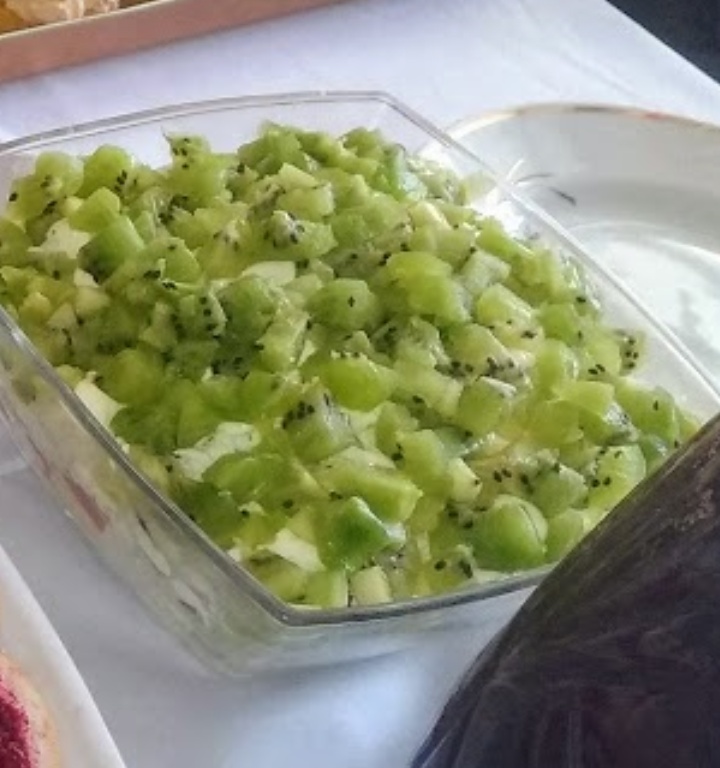 Вкусный салат с киви