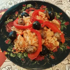 Паэлья с курицей и куриными сердечками