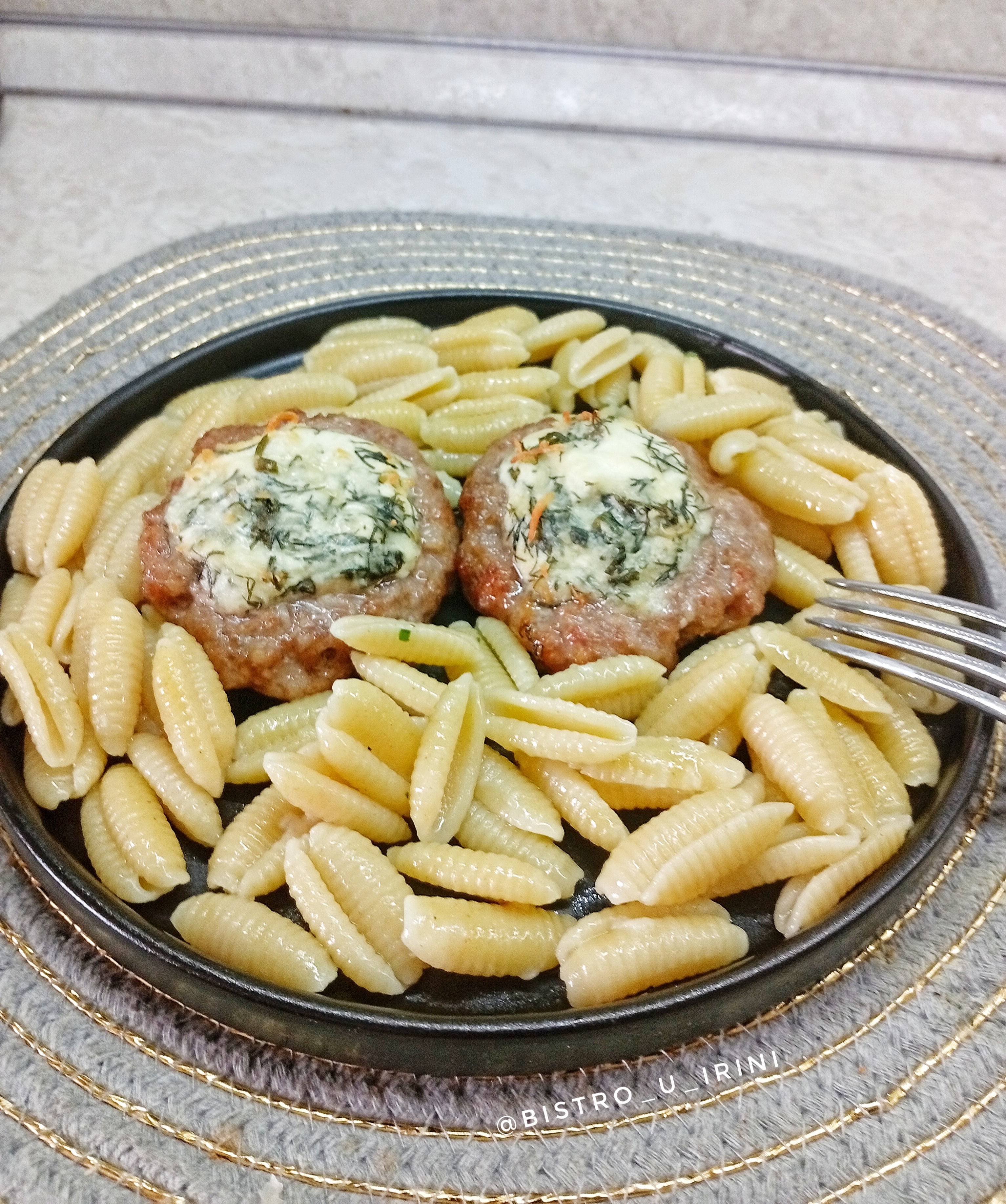 Мясные гнезда с творожной шапочкой