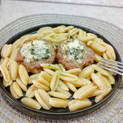Мясные гнезда с творожной шапочкой