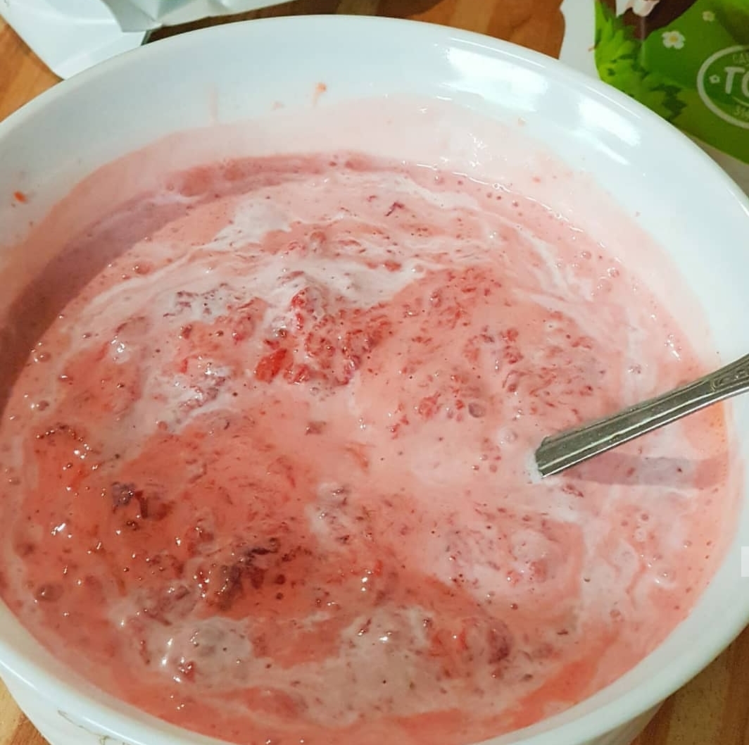 Клубничный йогурт