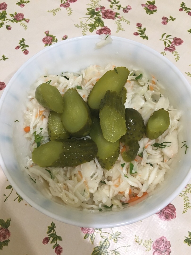 Салат из квашеной капусты