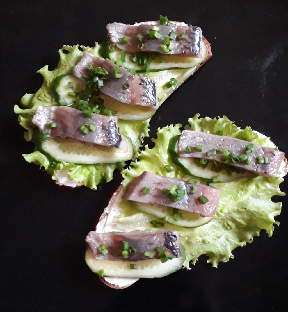 Бутерброды с сельдью 🍞🧀🥒🥪
