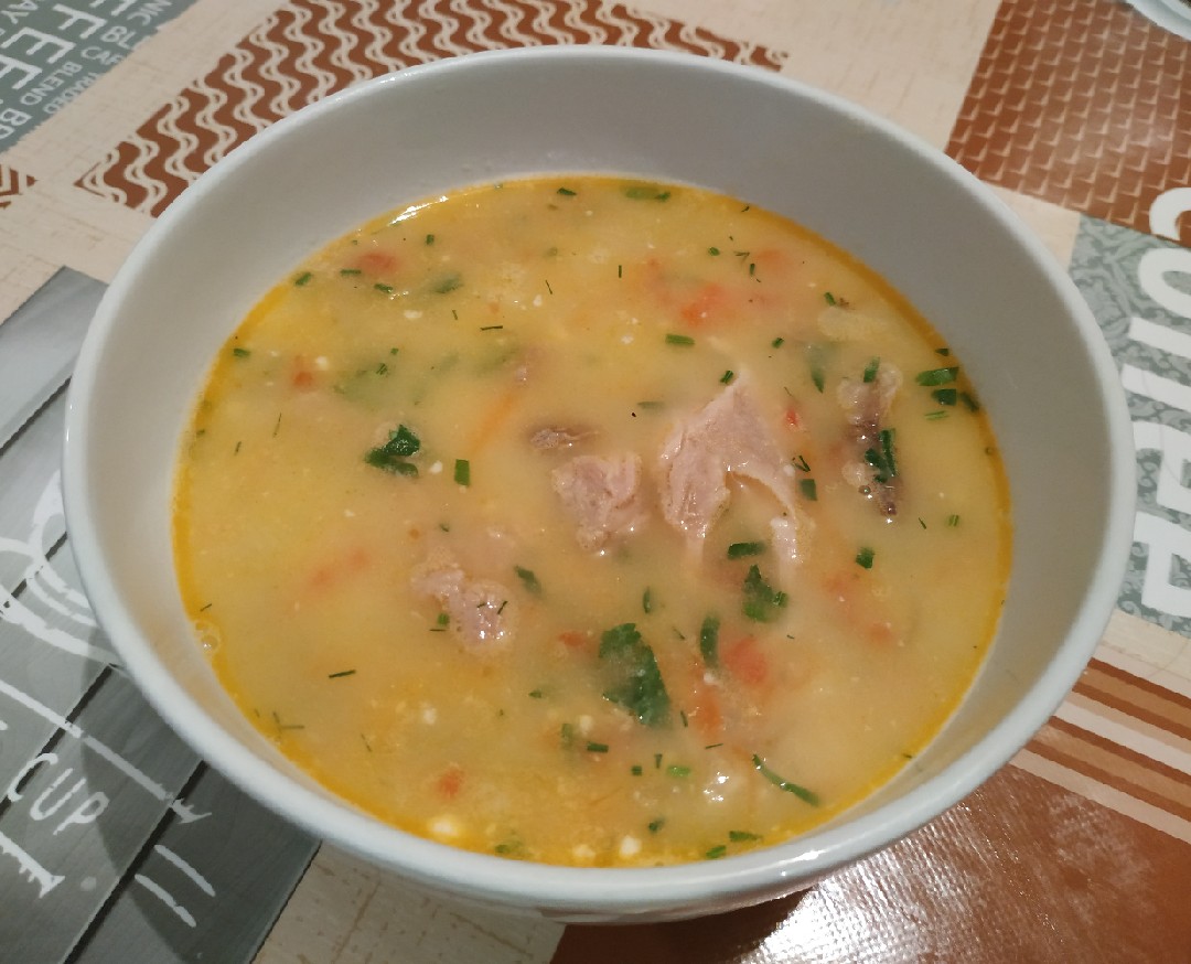 Гороховый суп с плавленым сырком и свиными костями