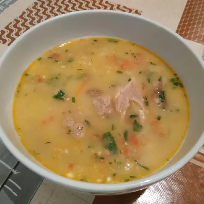 Гороховый суп с плавленым сырком и свиными костями