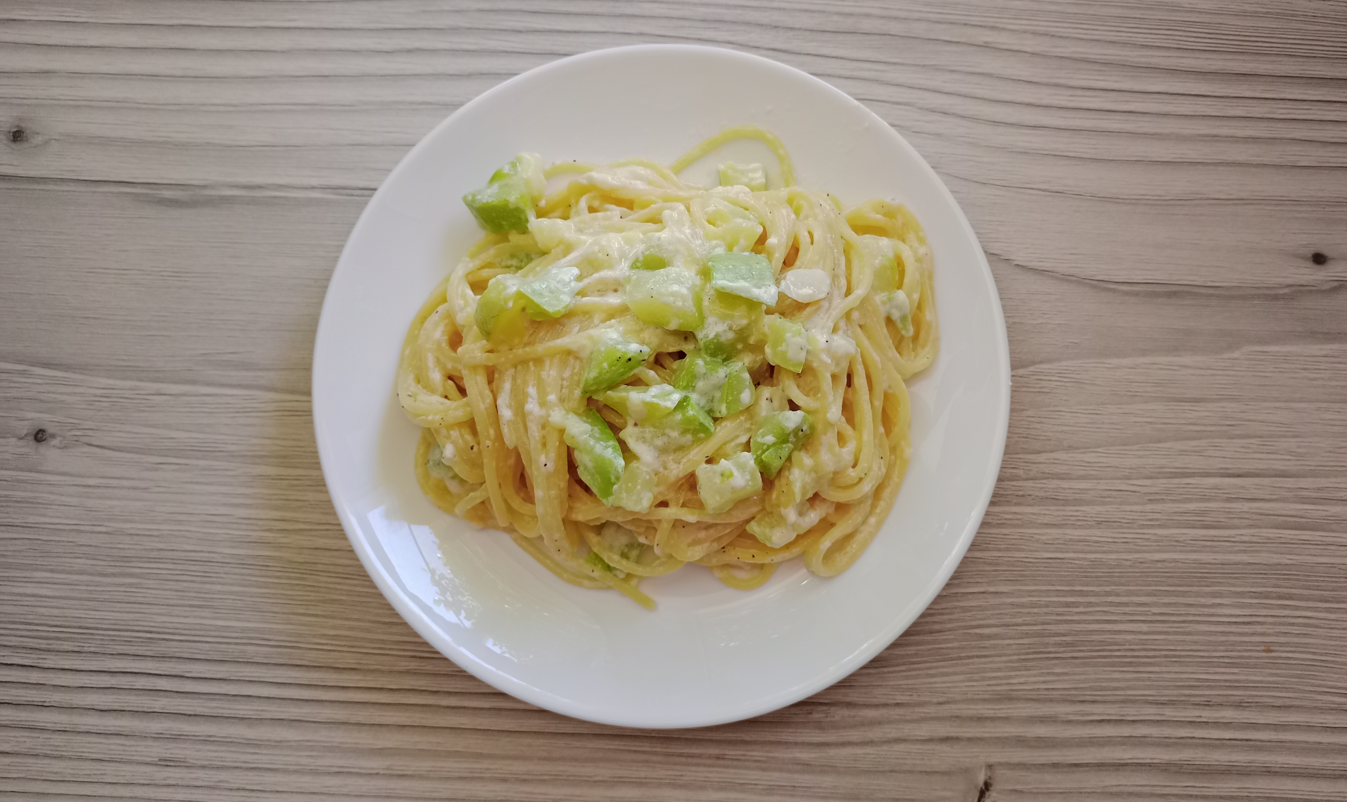 Спагетти с кабачками в сливочном соусе на скорую руку 