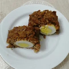 Мясной рулет с яйцом