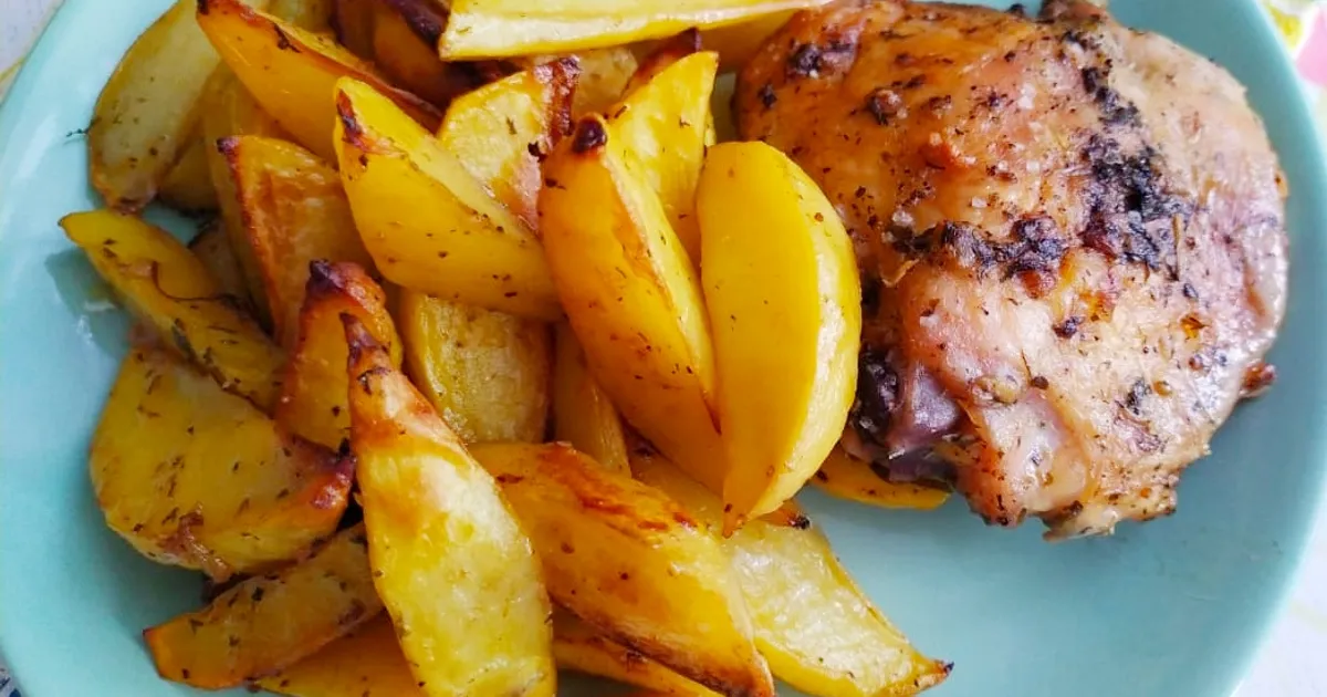 Курица целиком с картошкой в духовке – рецепт запекания
