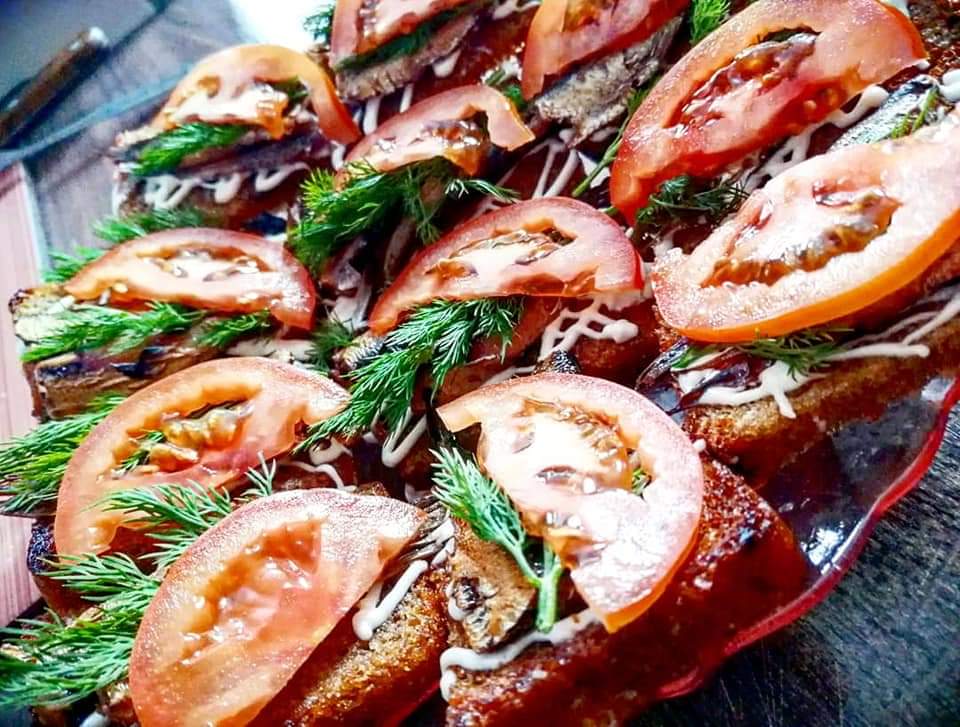 Завтраки и закуски шпротные