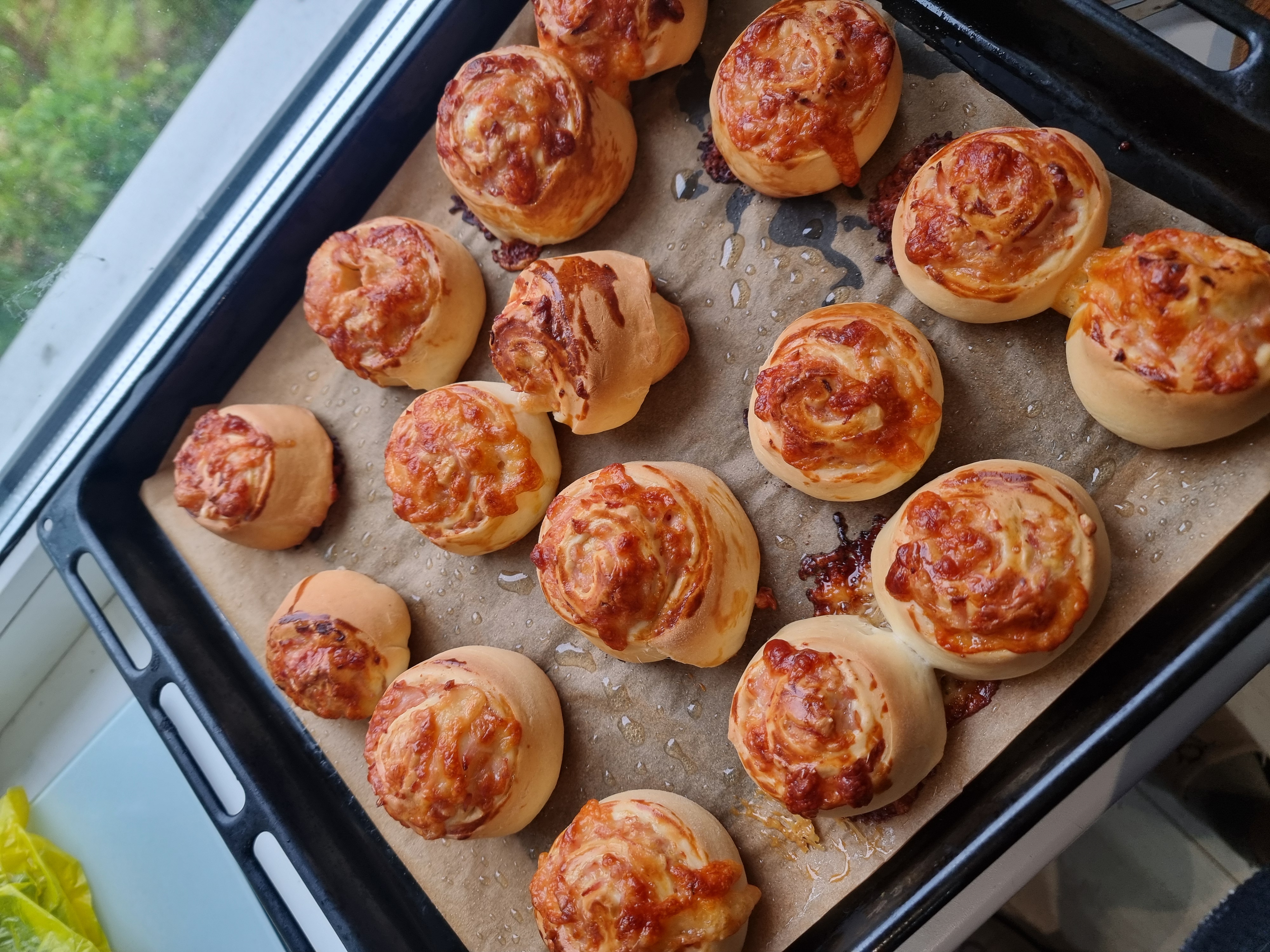 Булочки с ветчиной и сыром