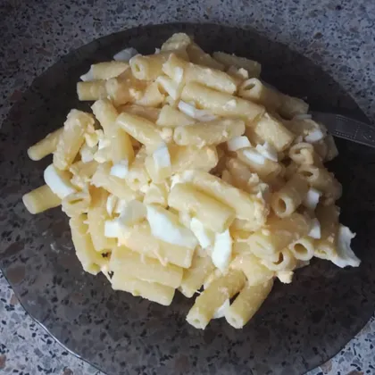 Макароны с яйцом и сыром