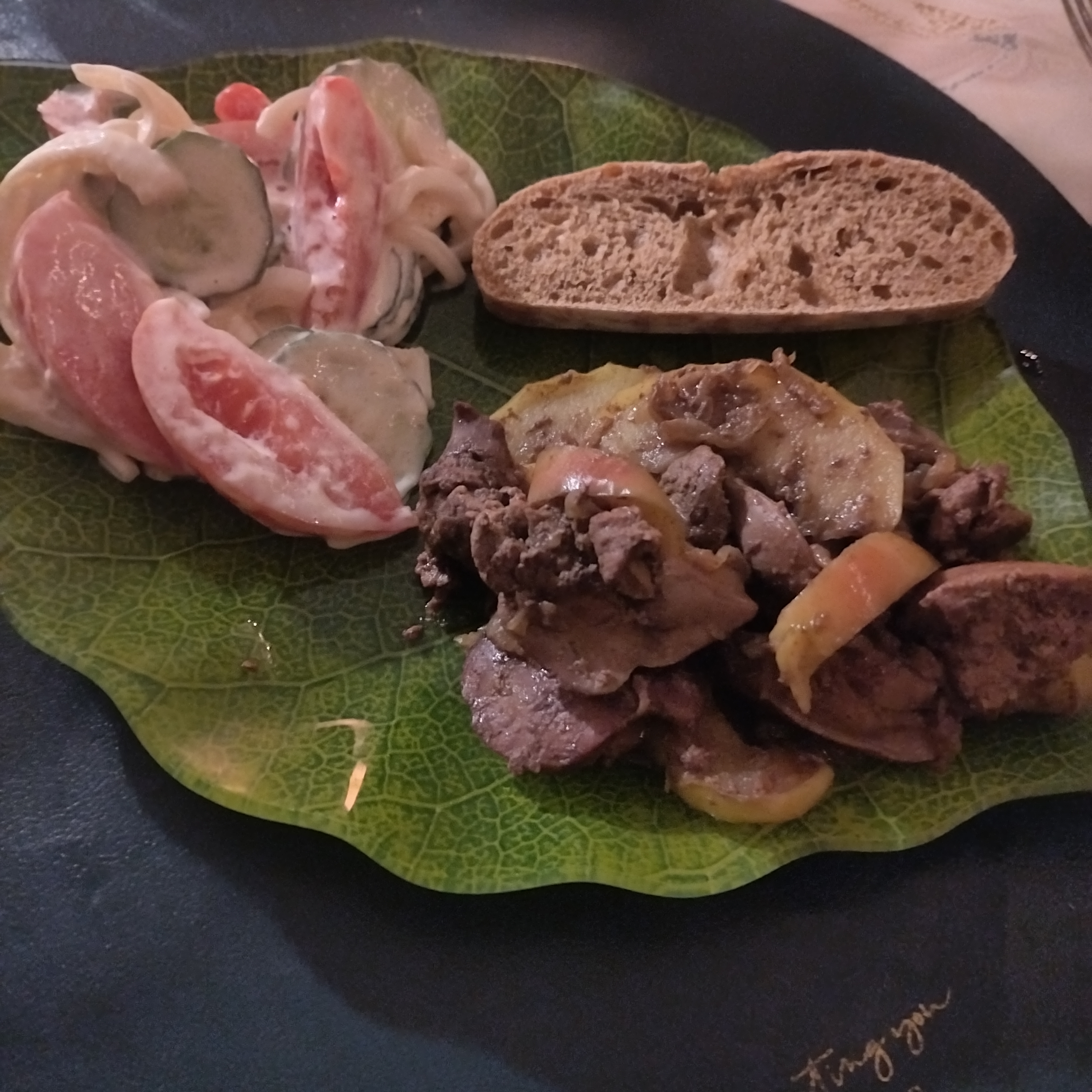 Куриная печень с яблоками 