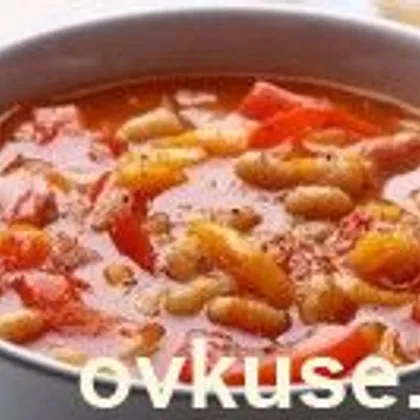 Легкий суп с фасолью и томатами
