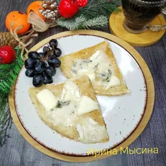 Блинчики, тушёные в сливках с сыром бри 