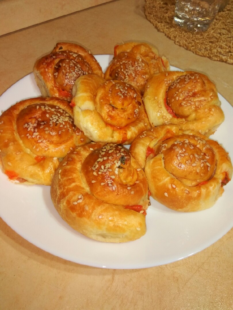Улитки с сыром и томатным соусом