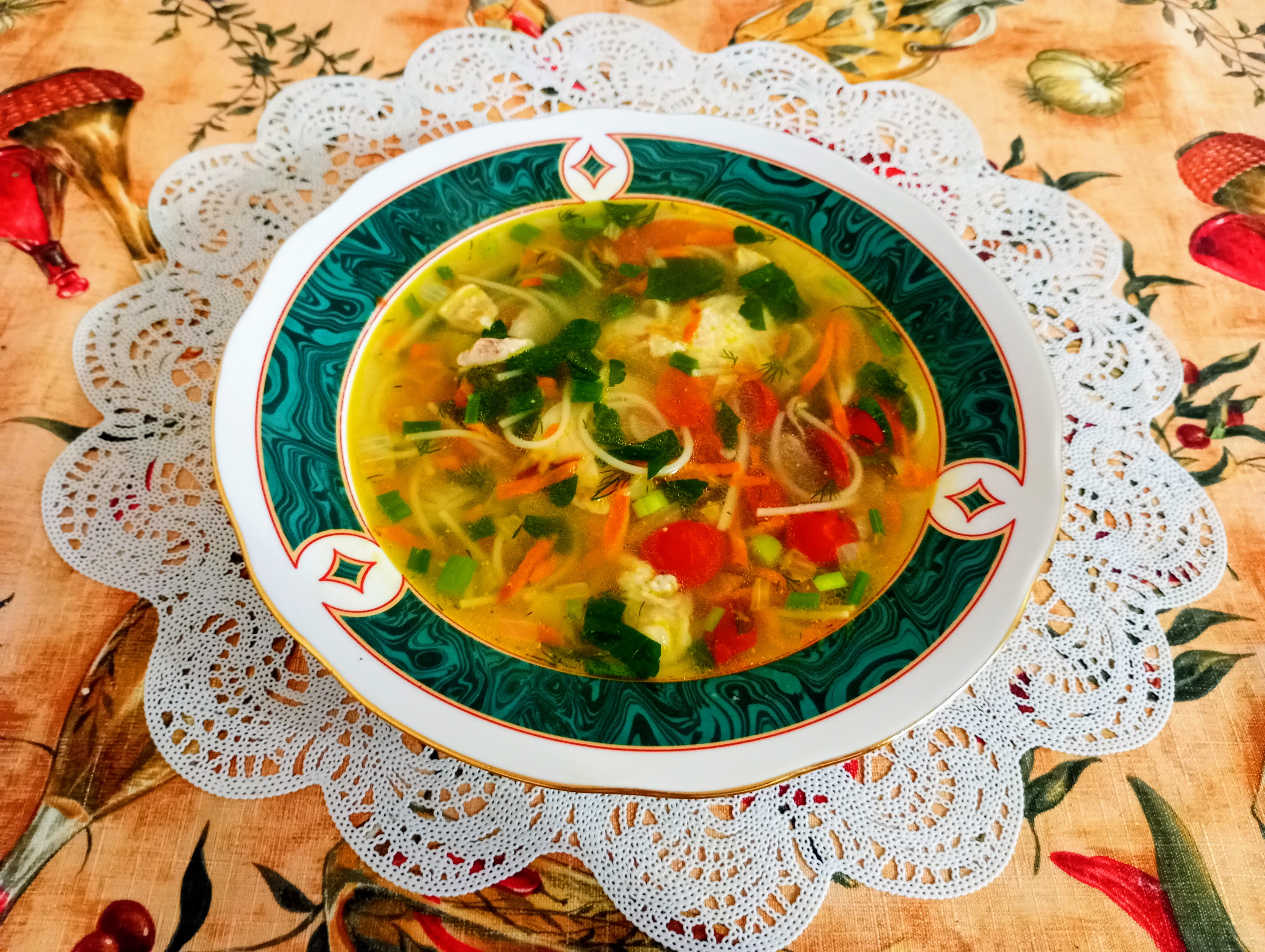 Суп с курицей и спагетти