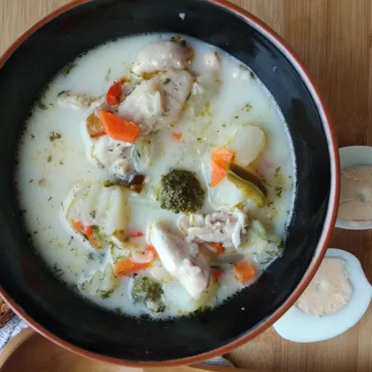 Сливочный суп с рисом, курицей и брокколи