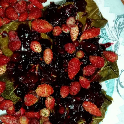 Десерт из виноградных листьев
