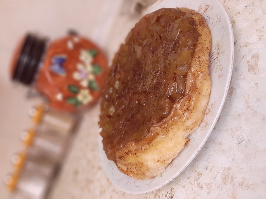 Карамелизированные яблоки на хрустящем слоёном тесте❤