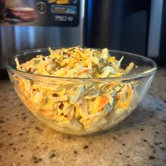 Салат с курицей и солёными огурцами