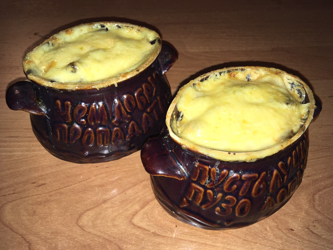 Бомбические пельмени в горшочке