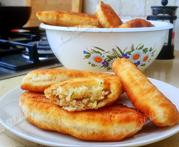 Жареные пирожки на остатках закваски с тунцом, яйцами и картофелем