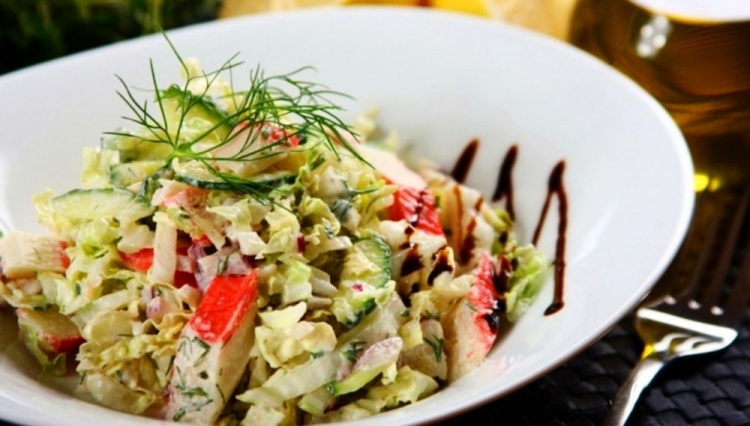 Крабовый салат с пекинской капустой