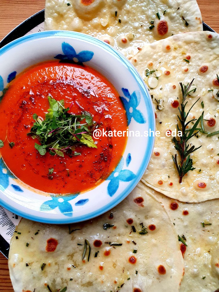 Постный томатный суп и фокачча с розмарином и чесноком🍅🍅🍅