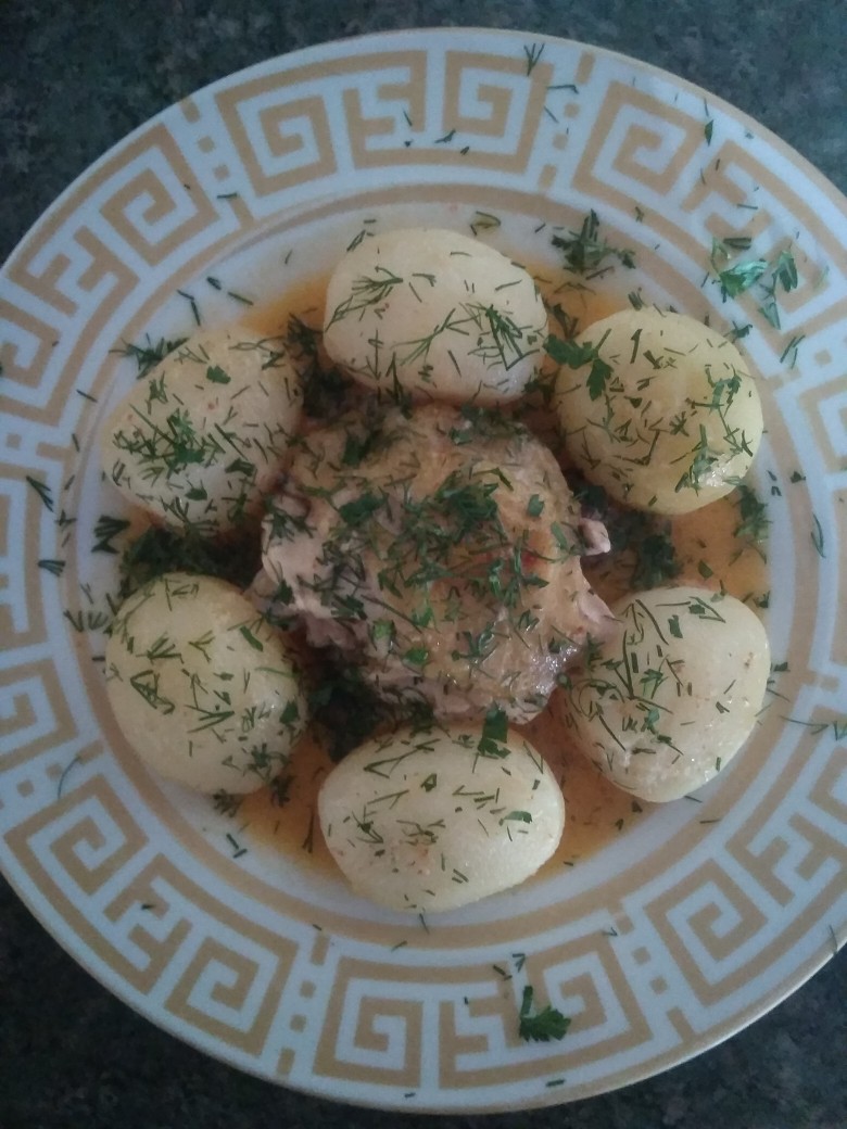 Тушёная курочка с картошкой