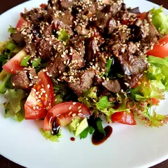 Теплый салат с куриной печенью