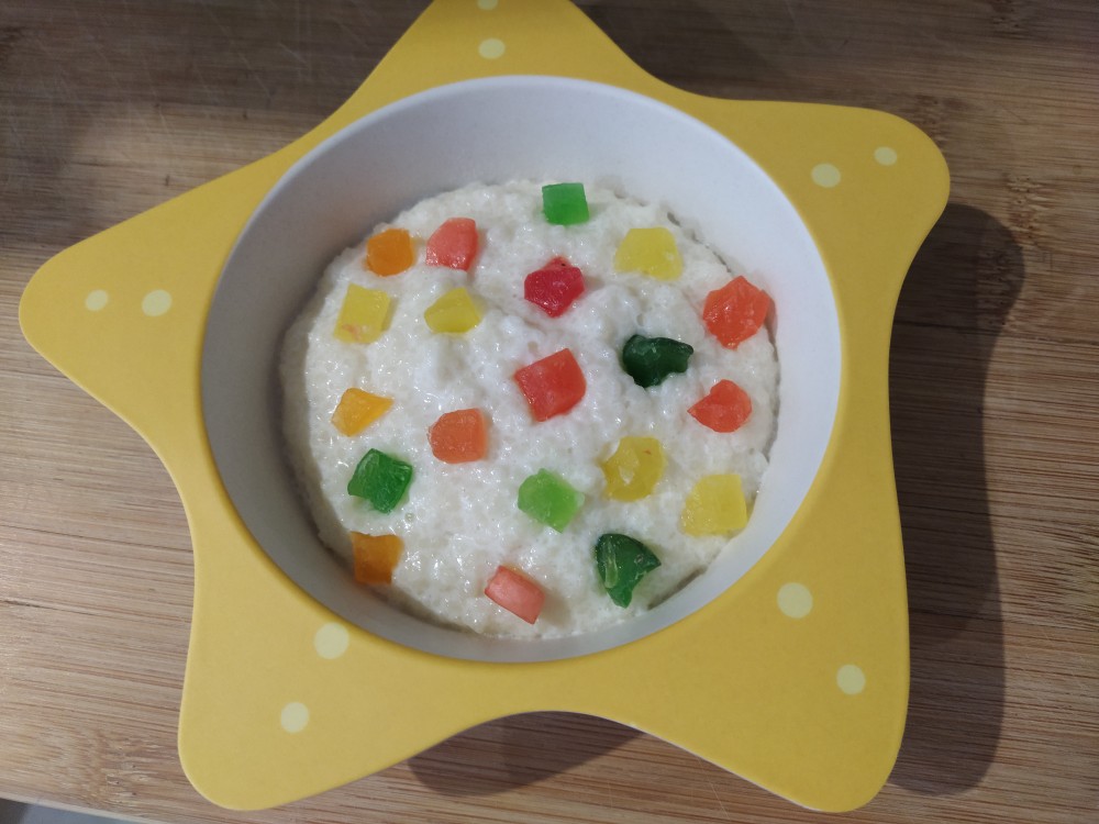 Каша из кус-куса на молоке "Разноцветные кристаллы"